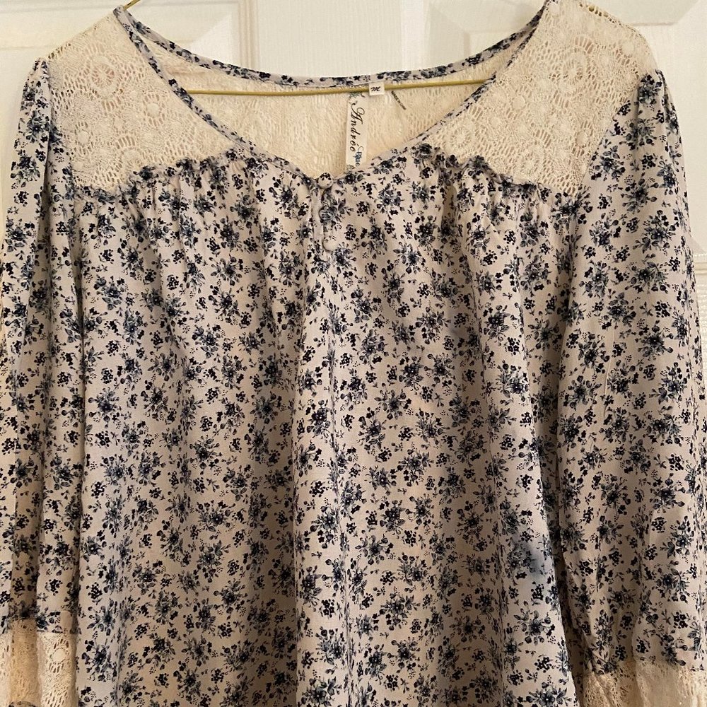 Flower and Lace Blouse (M)